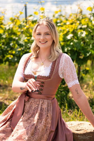 Hallgartener Weinprinzessin Zoé Mayer