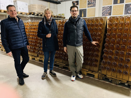 Markus Jost, Brigitta Söling und Marc Barth im Sektkeller.