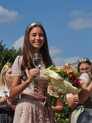 Wallufer Weinprinzessin Lea Masche