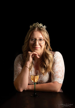 Hallgartener Weinprinzessin Celine Loeschmann