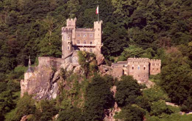 Burg Rheinstein  Ihre bewegte Geschichte reicht bis in das 13. Jahrhundert zurück.